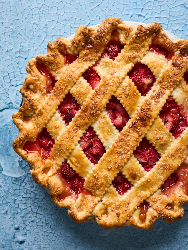 https://stordfkenticomedia.blob.core.windows.net/df-us/rms/media/recipemediafiles/recipes/retail/x17/20020-strawberry-rhubarb-pie-600x600.jpg?ext=.jpg