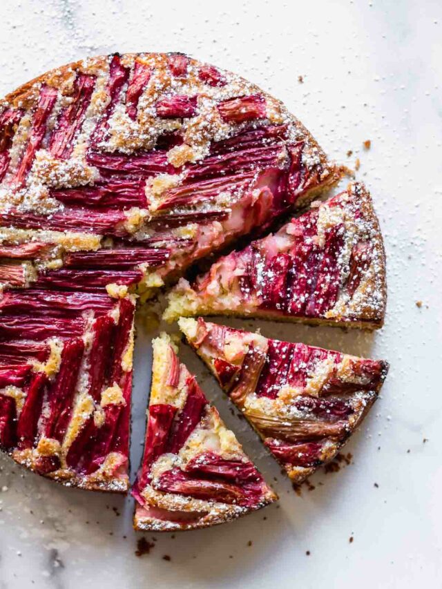 Try Out This Delicious Rhubarb Cake Recipe